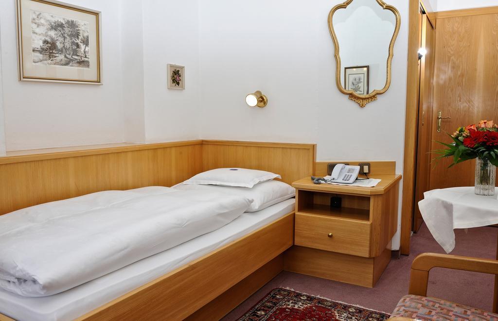 Single Room,1112271396:JPEG